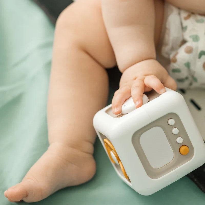 Toddlers Cube – 6 aktiviteter i en kub